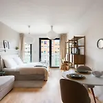Stylish And Comfortable פראג